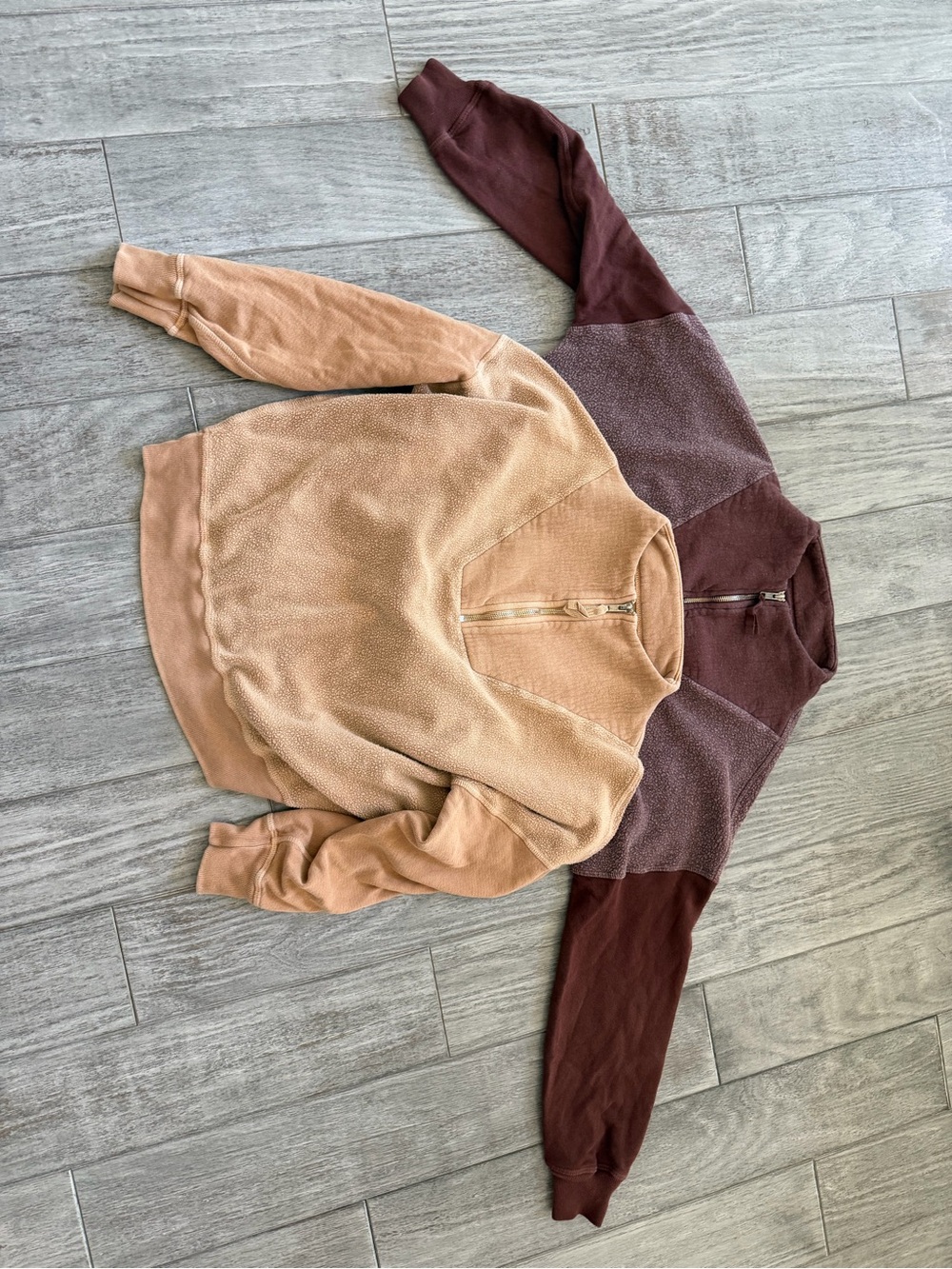 THE GREAT. Trail Sweatshirt Set of 2 | Tan + Burgundy Brown | Size 0 / XS